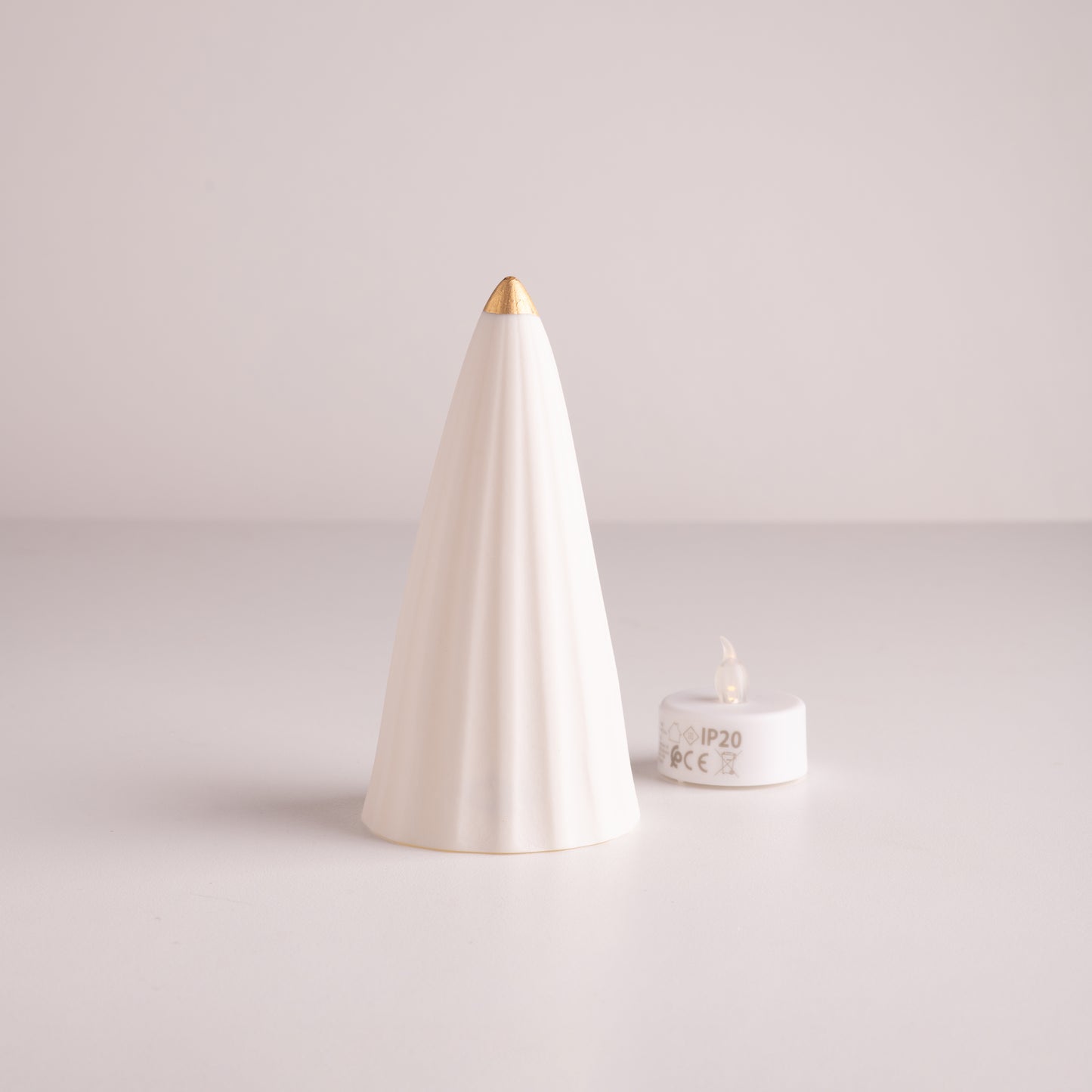 Srednji porcelanski ukras sa mat vrhom