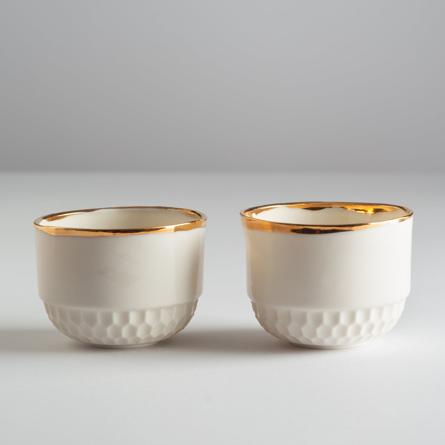 Dve Roku šolje od prozirnog porcelana