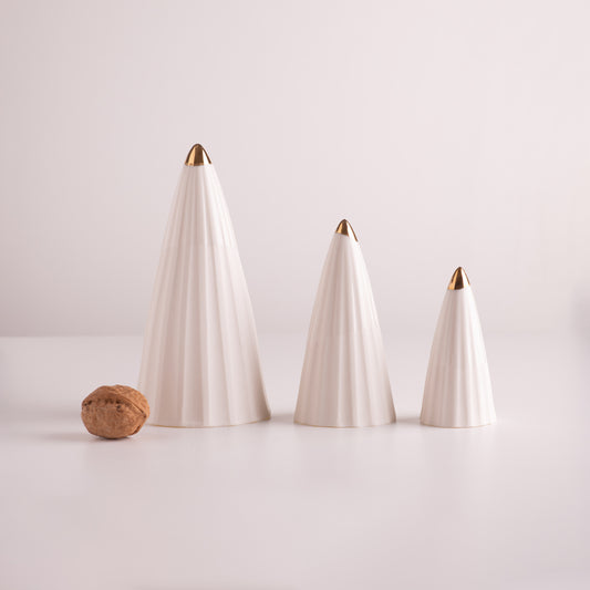 Set od tri bele jelkice