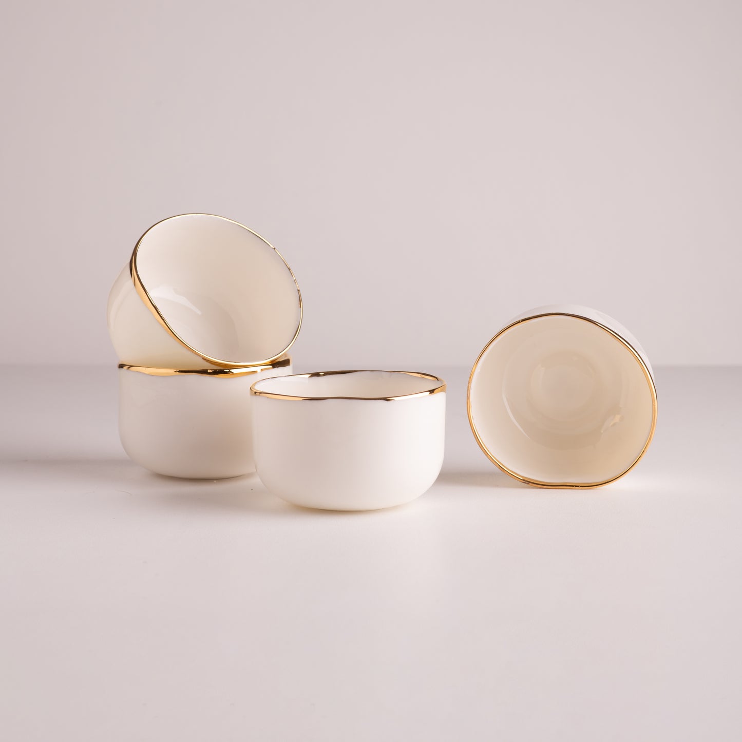 Set od 4 novogodišnje šolje prozirni porcelan decembarska edicija