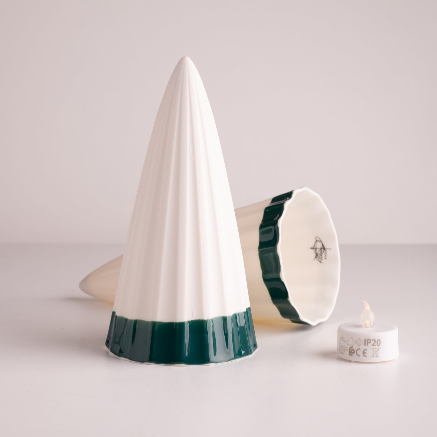 Srednji porcelanski ukras