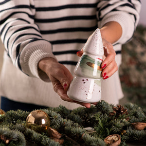 Novogodišnji ornament u obliku jelke 